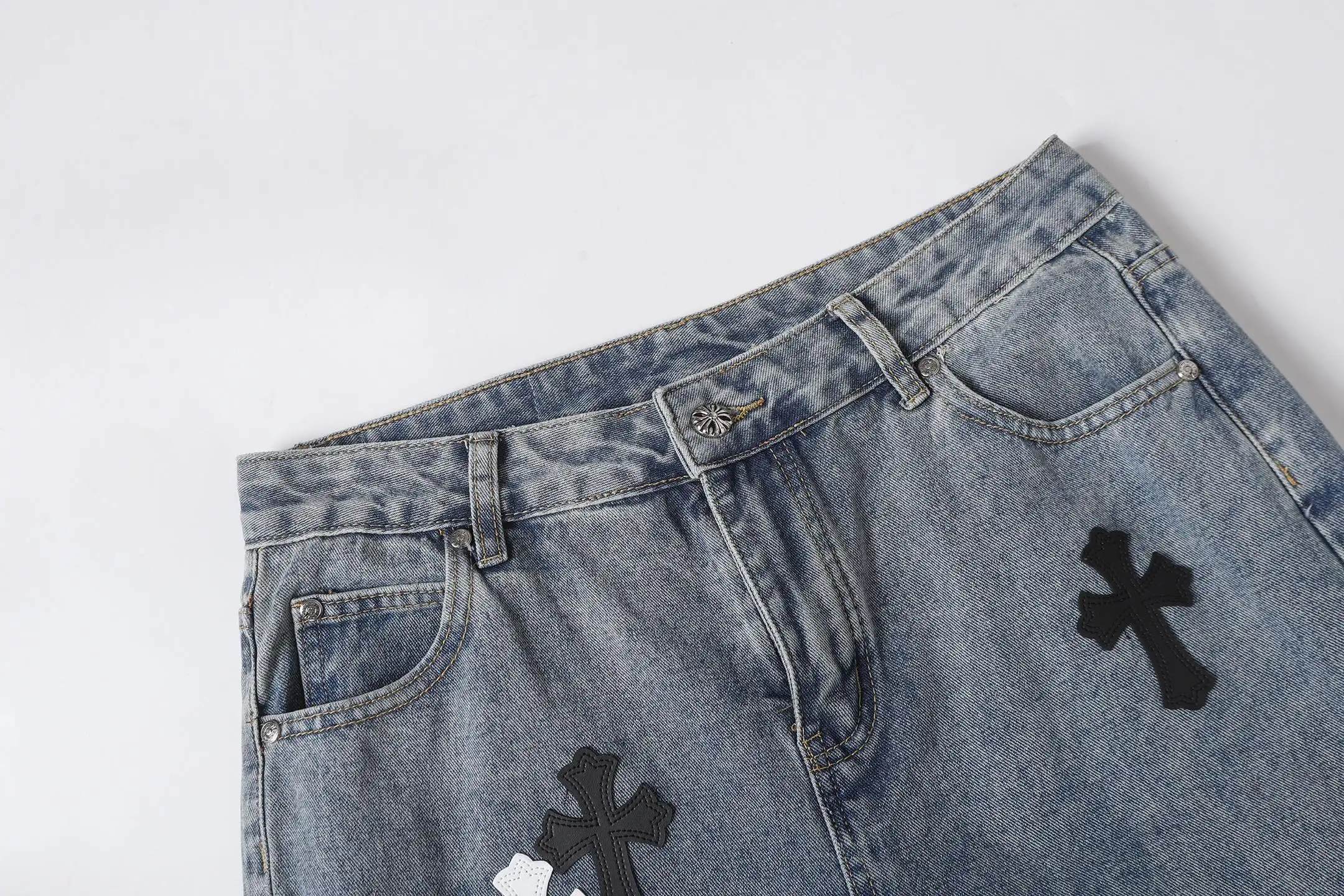 Cross Patch Appliqué Straight-Leg Jeans D15513607 — view 6