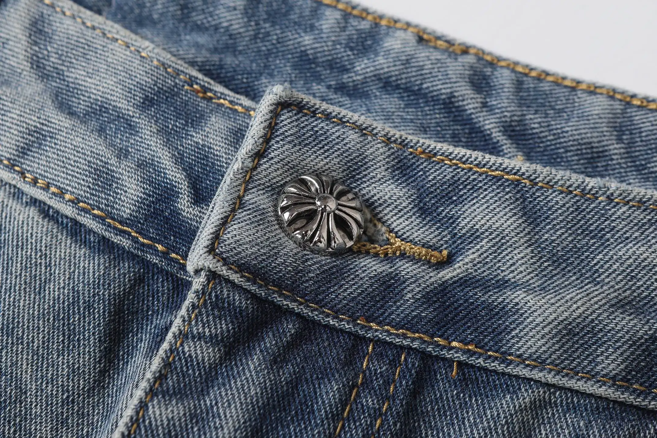 Cross Patch Appliqué Straight-Leg Jeans D15513607 — view 7