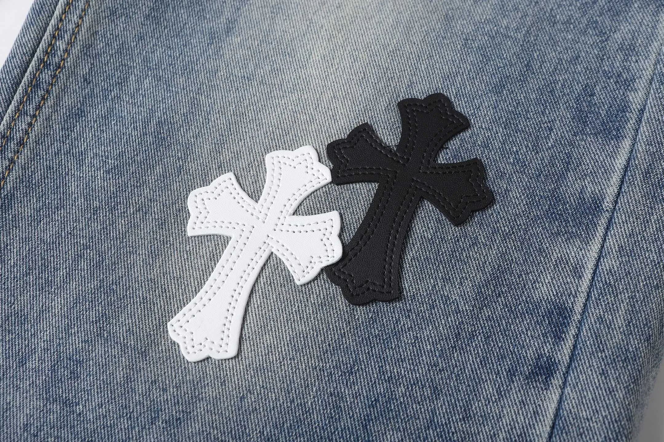 Cross Patch Appliqué Straight-Leg Jeans D15513607 — view 8