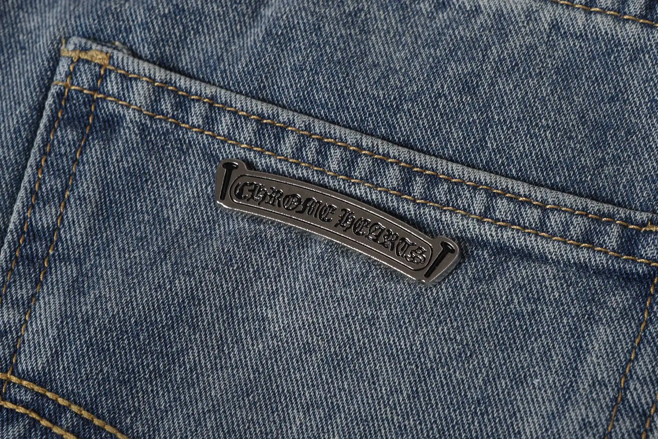 Cross Patch Appliqué Straight-Leg Jeans D15513607 — view 12