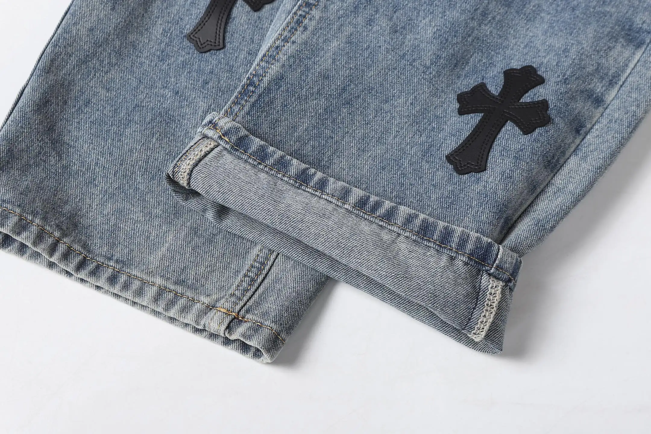 Cross Patch Appliqué Straight-Leg Jeans D15513607 — view 14