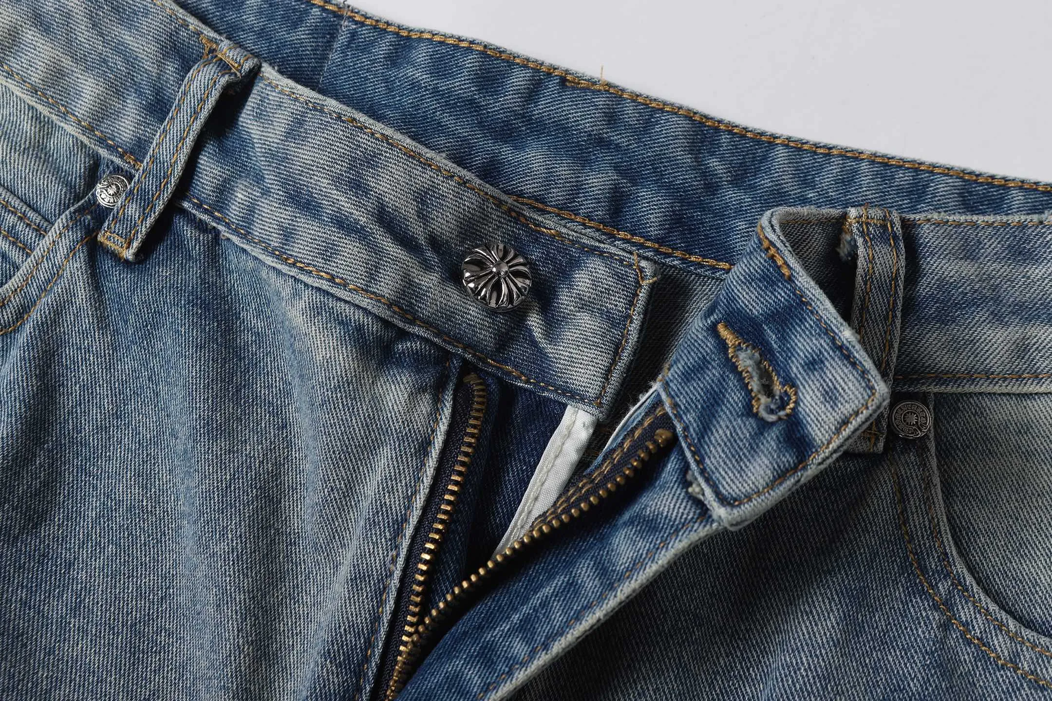Cross Patch Embroidered Straight-Leg Jeans D15513608 — view 4