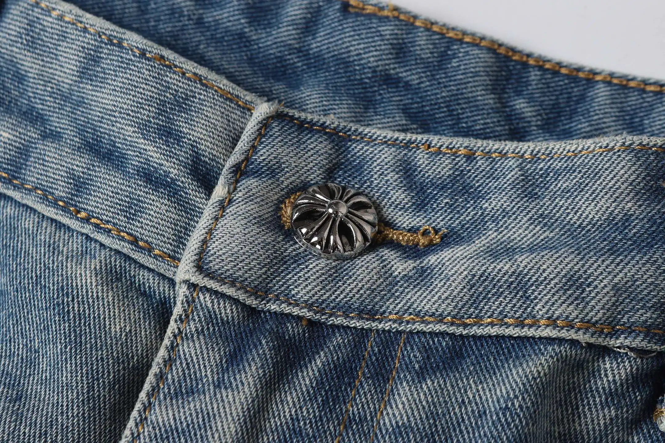 Cross Patch Embroidered Straight-Leg Jeans D15513608 — view 6