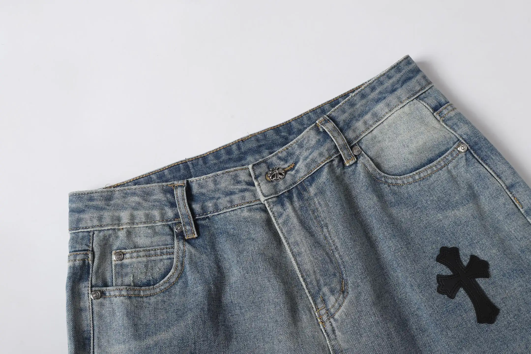 Cross Patch Embroidered Straight-Leg Jeans D15513608 — view 7
