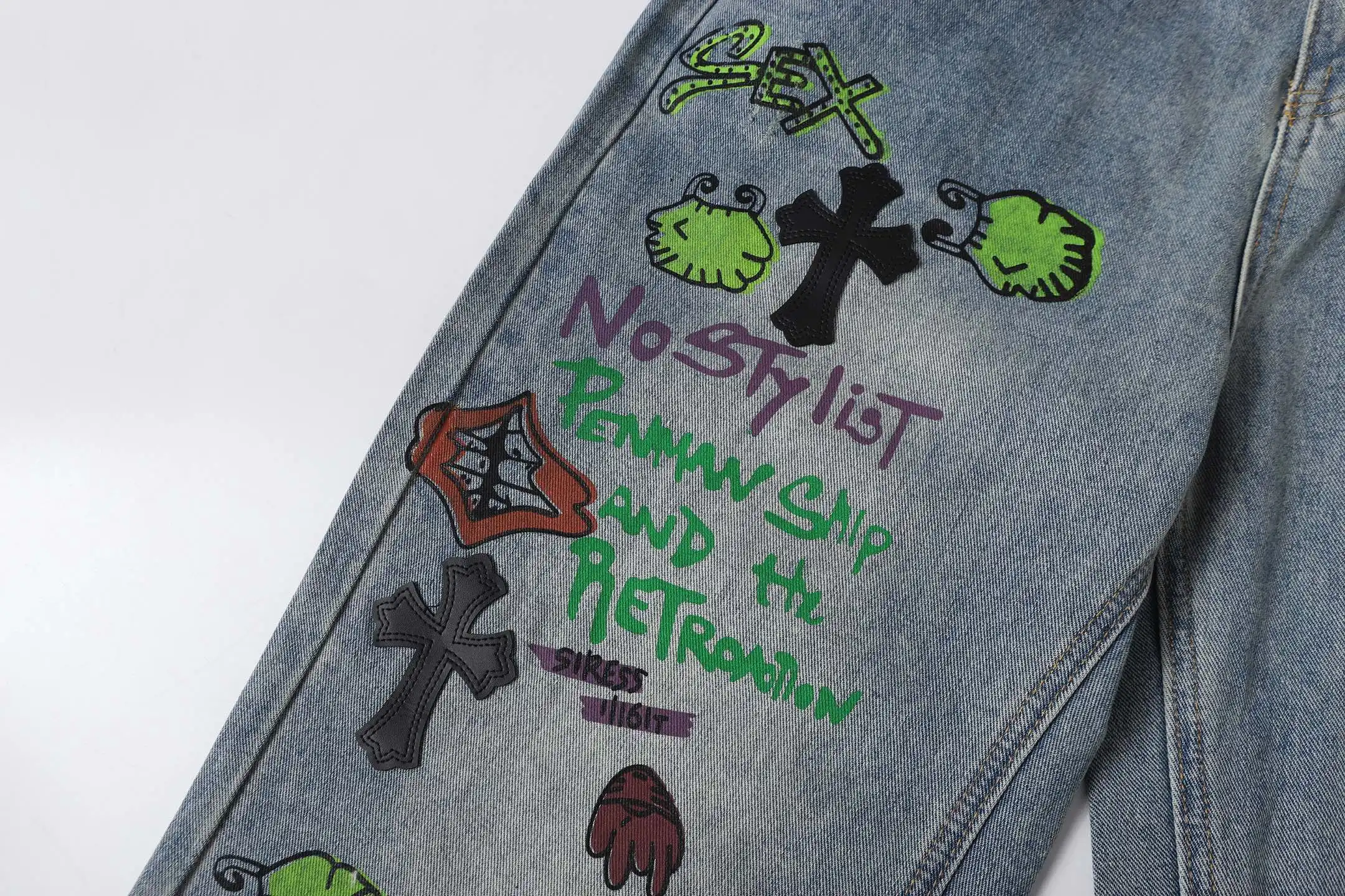 Cross Patch Embroidered Straight-Leg Jeans D15513608 — view 9
