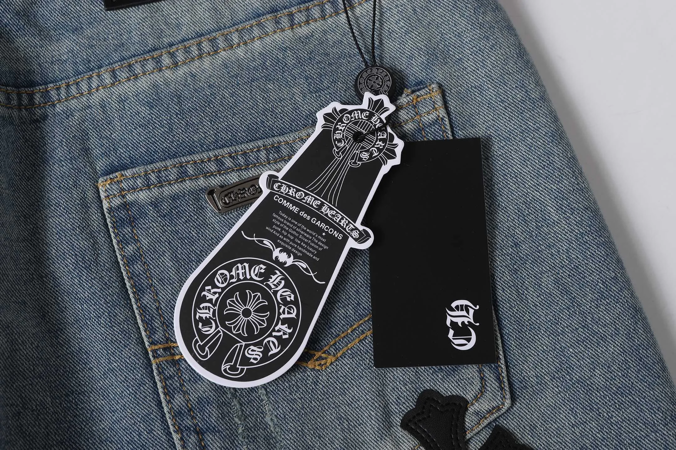 Cross Patch Embroidered Straight-Leg Jeans D15513608 — view 11