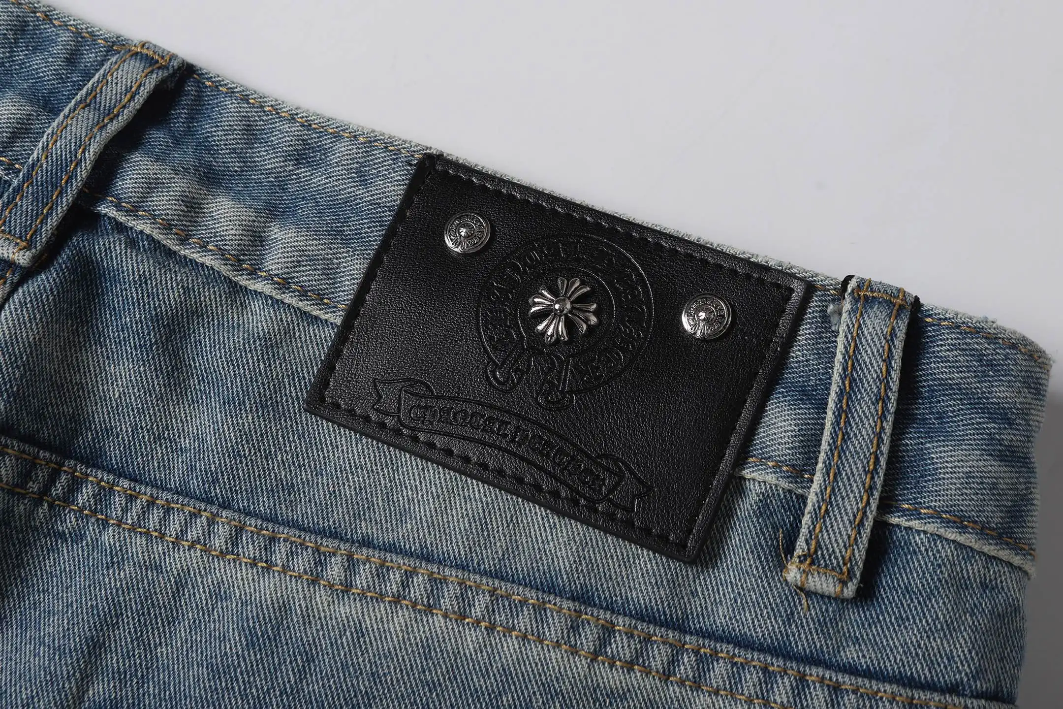 Cross Patch Embroidered Straight-Leg Jeans D15513608 — view 12