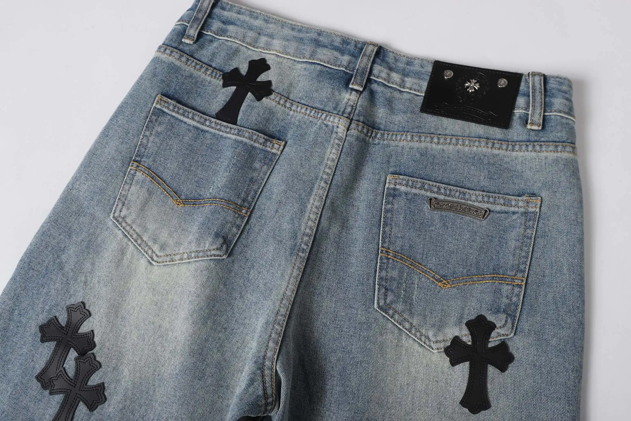 Cross Patch Embroidered Straight-Leg Jeans D15513608 — view 13