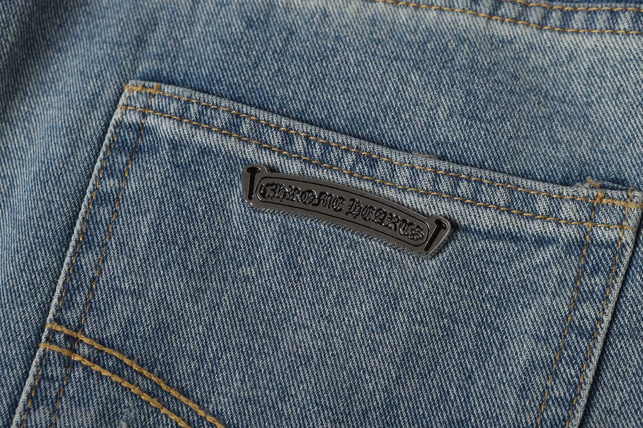 Cross Patch Embroidered Straight-Leg Jeans D15513608 — view 14
