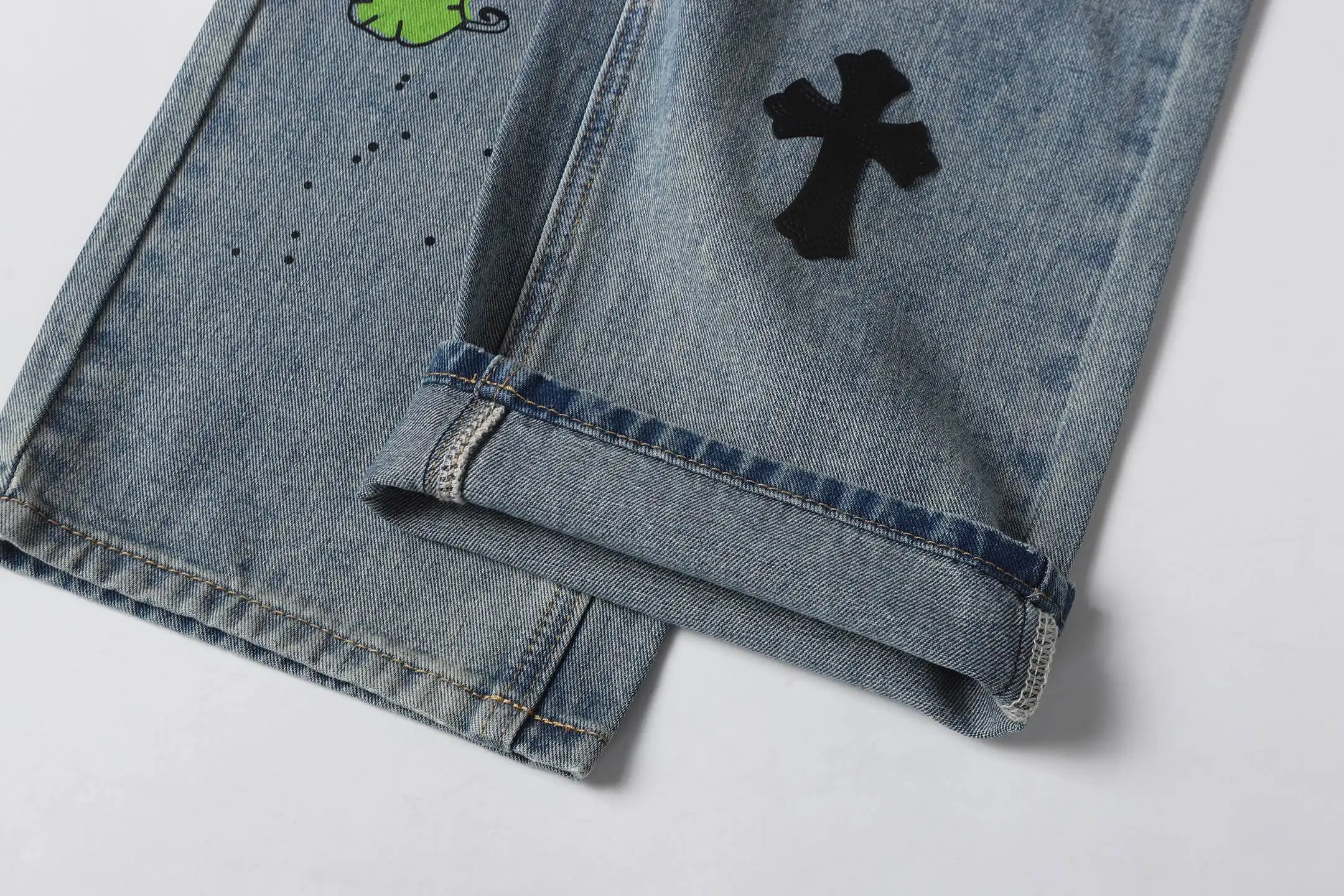 Cross Patch Embroidered Straight-Leg Jeans D15513608 — view 16