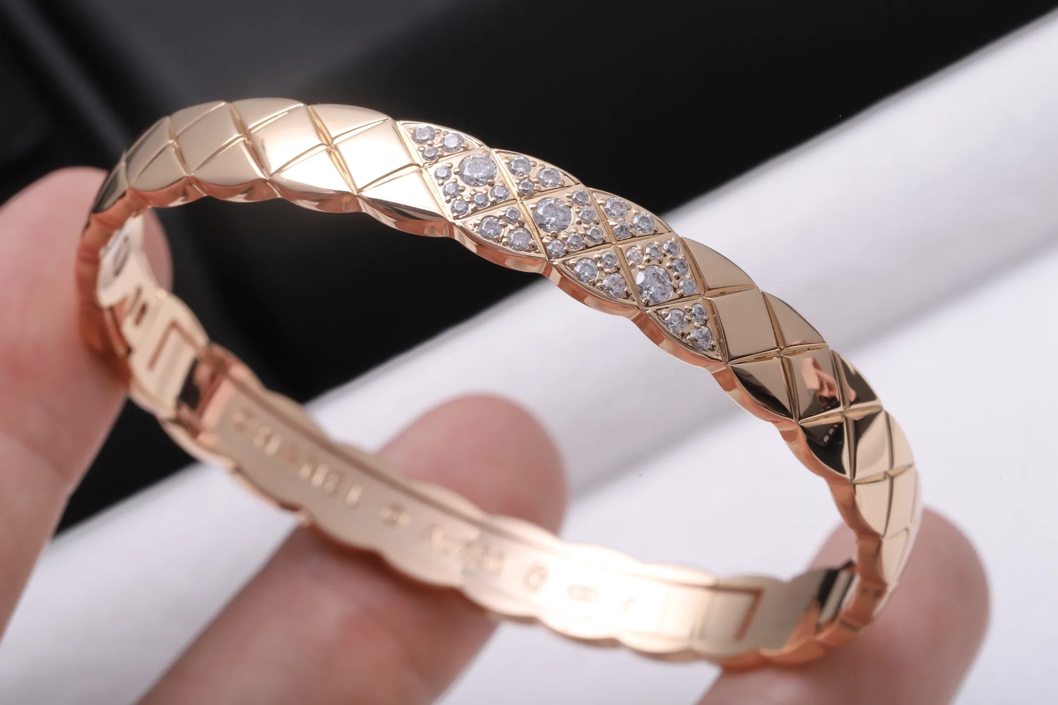 Quilted Pattern Bangle (Gold-Plated Brass) D16517901 — view 5