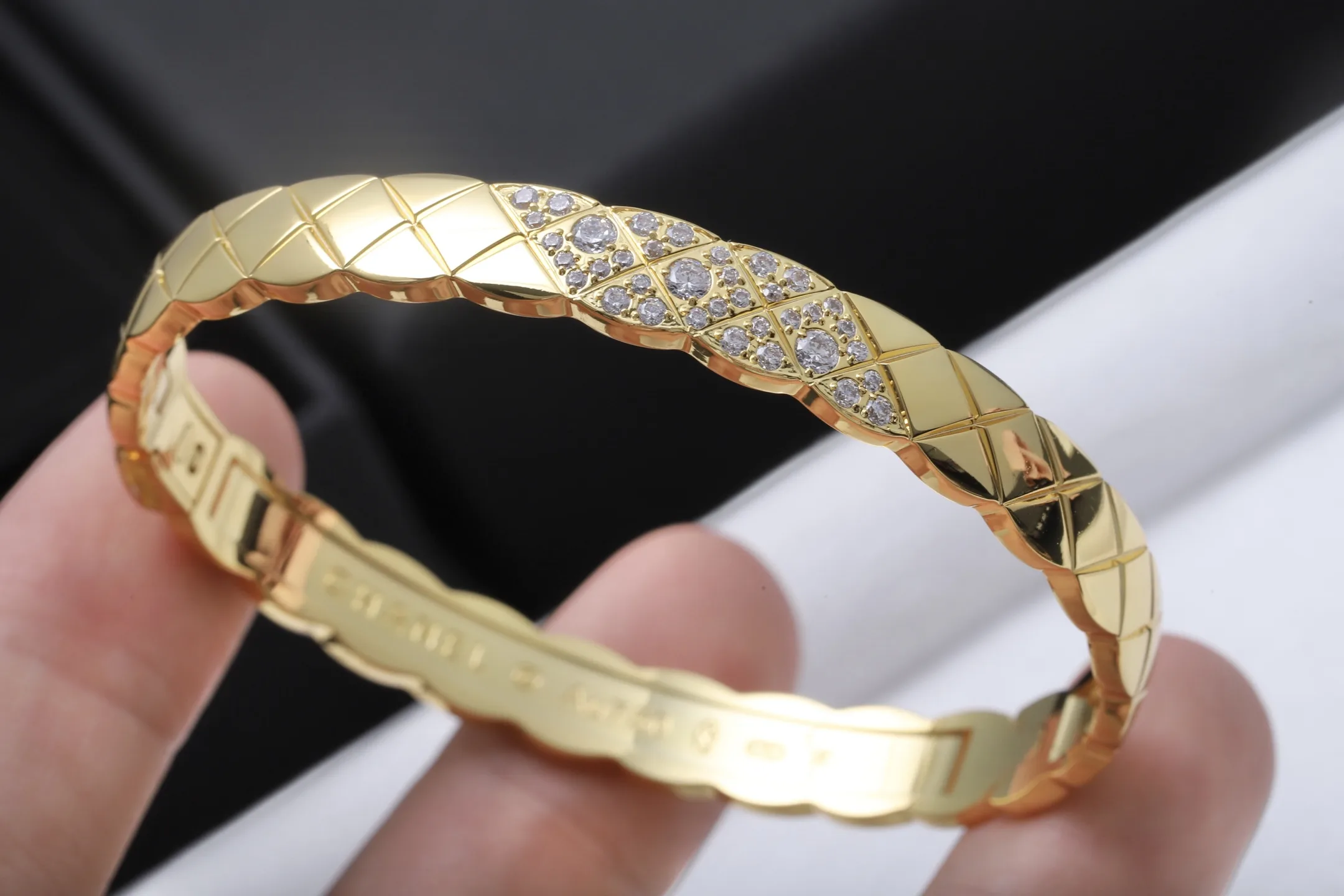 Quilted Pattern Bangle (Gold-Plated Brass) D16517901 — view 6