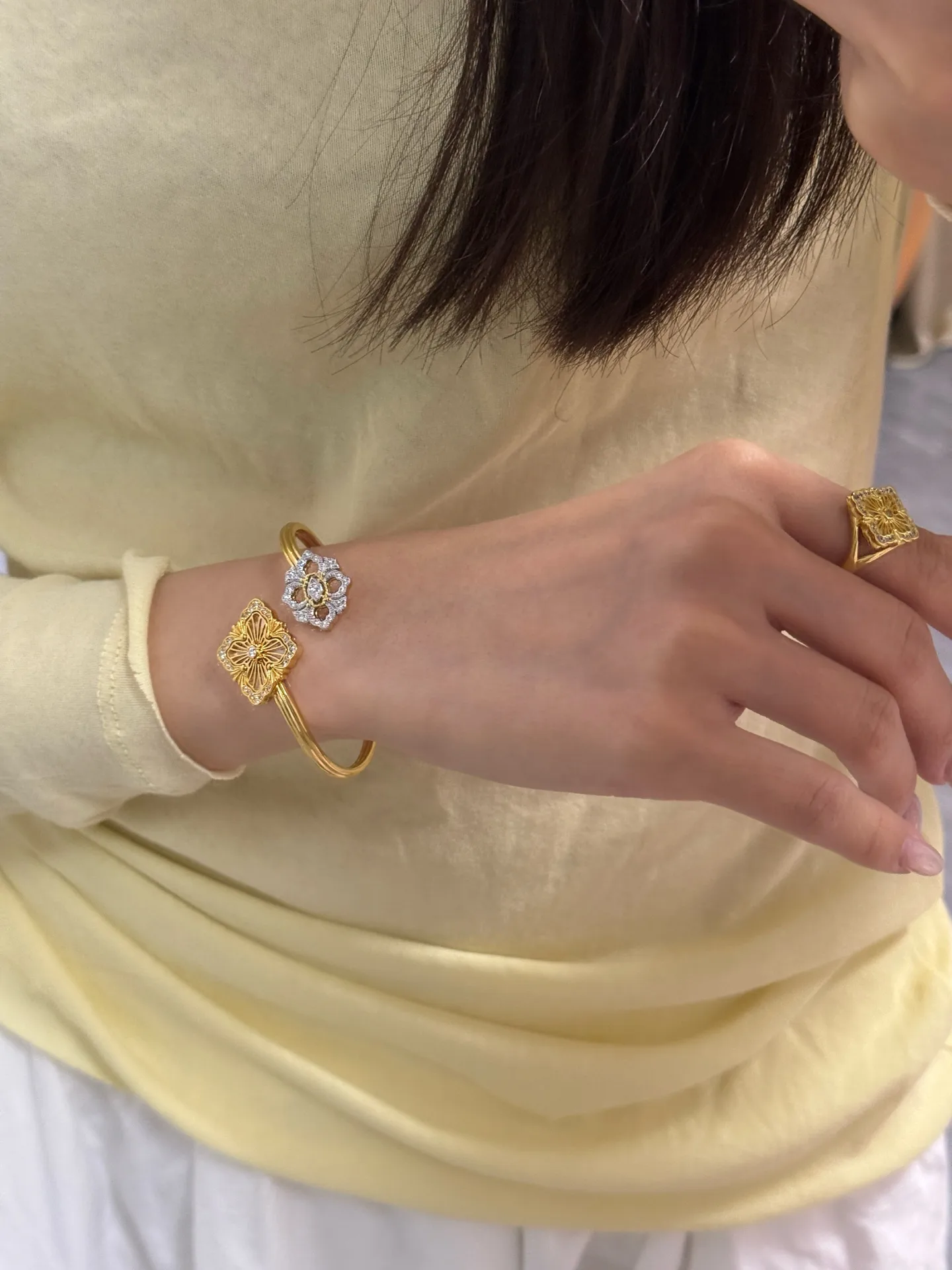 Opera Tulle Mother-of-Pearl Bangle D16017525 — view 8
