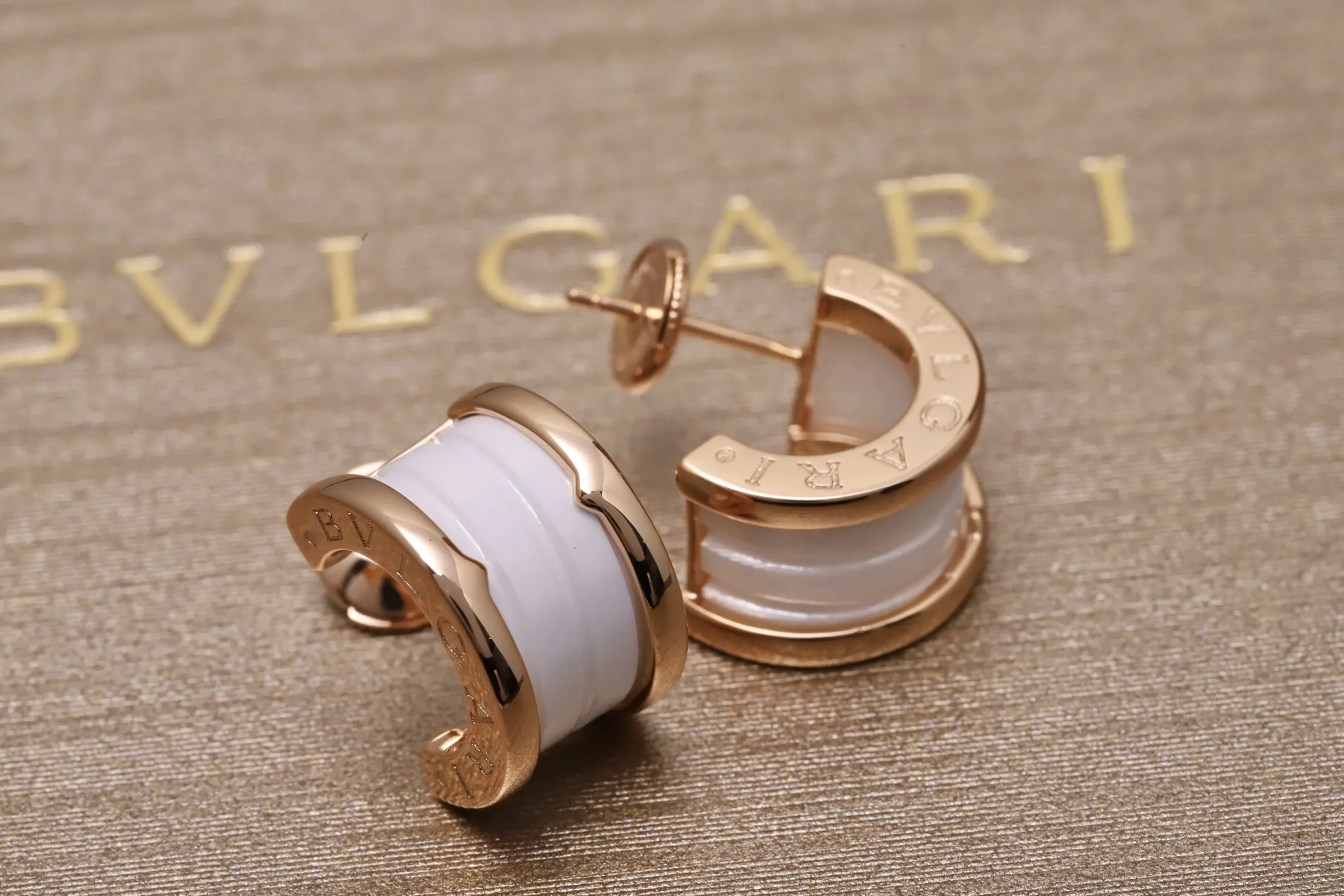 B.zero1 Ceramic Hoop Earrings D19017687 — view 3