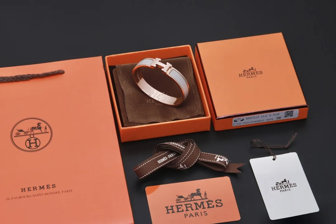 Clic H Enamel Bangle Bracelet D16017550 — view 5