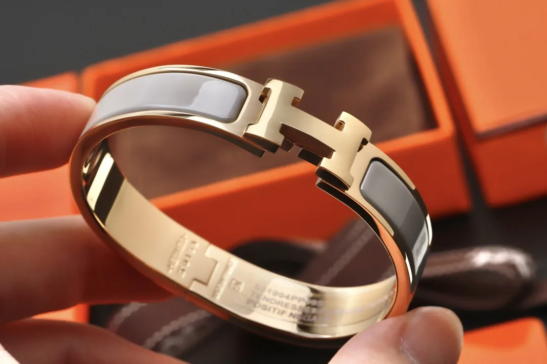 Clic H Enamel Bangle Bracelet D16017549 — view 4