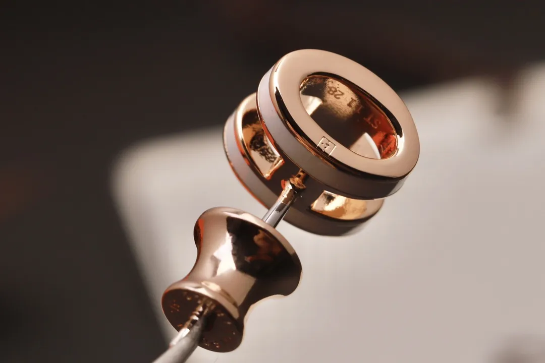 Pop H Mini Enamel Stud Earrings D12016626 — view 3