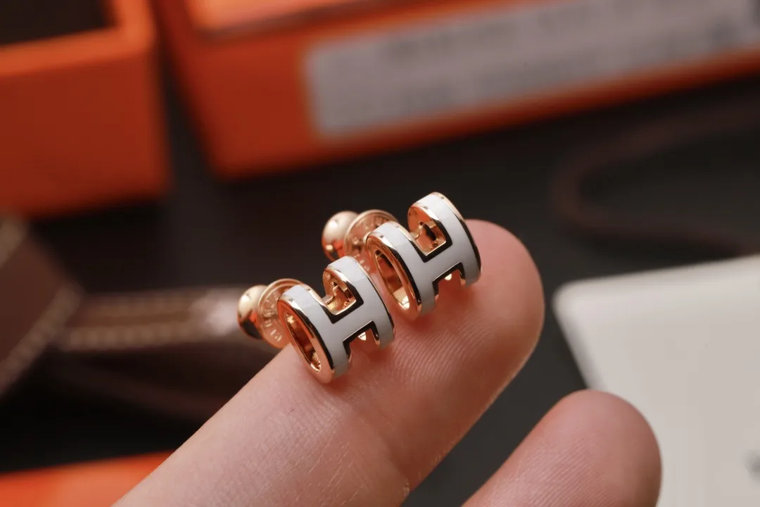 Pop H Mini Enamel Stud Earrings D12016626 — view 4