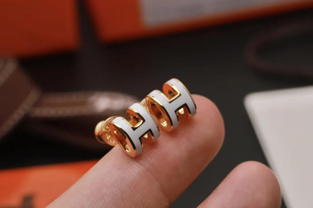 Pop H Mini Enamel Stud Earrings D12016626 — view 5