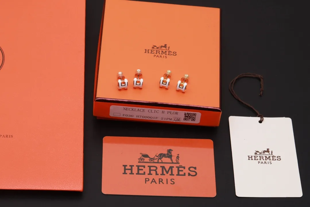 Pop H Mini Enamel Stud Earrings D12016626 — view 8