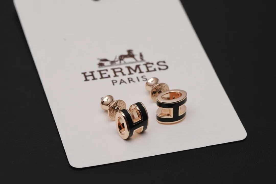 Pop H Mini Enamel Stud Earrings D12016628