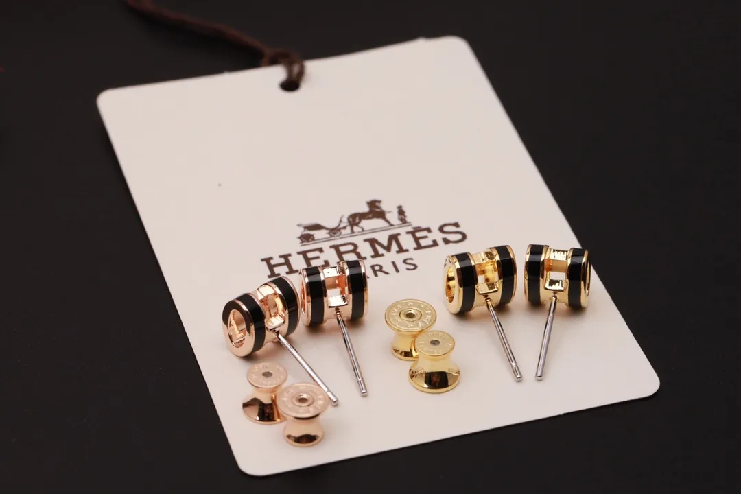 Pop H Mini Enamel Stud Earrings D12016628 — view 3