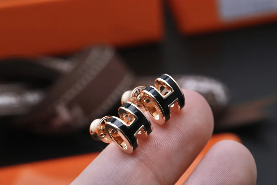 Pop H Mini Enamel Stud Earrings D12016628 — view 5