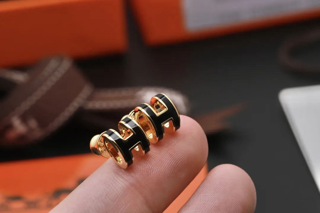 Pop H Mini Enamel Stud Earrings D12016628 — view 6