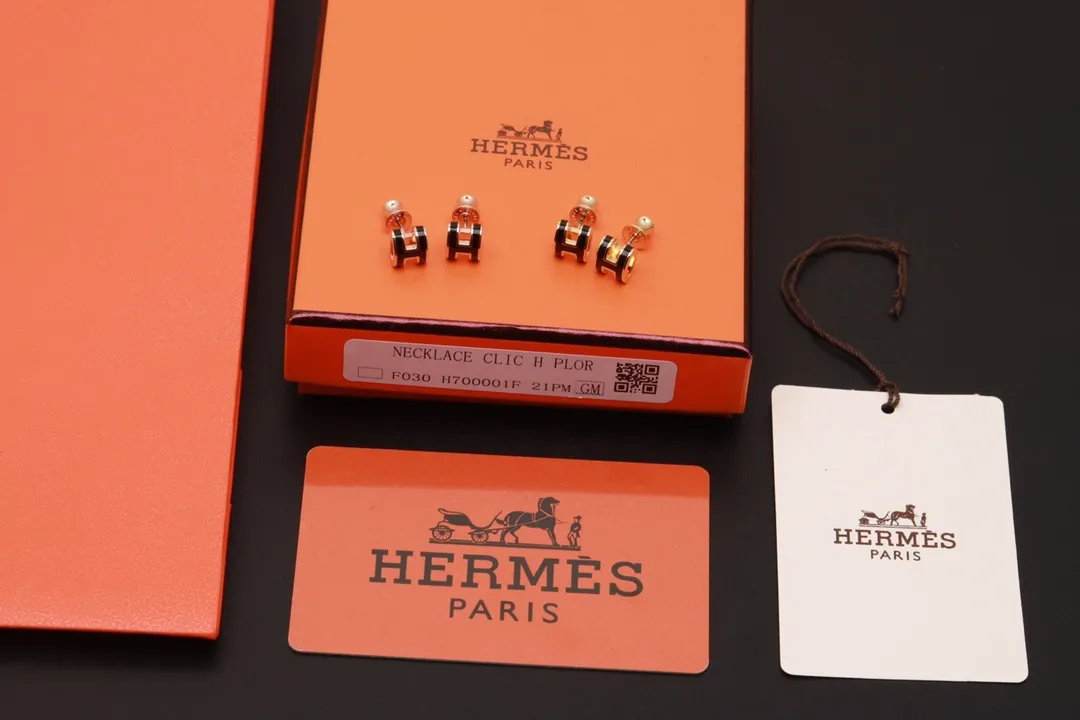 Pop H Mini Enamel Stud Earrings D12016628 — view 8