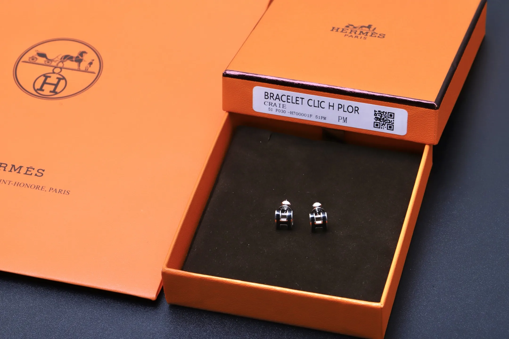 Pop H Mini Enamel Stud Earrings D12016630 — view 2