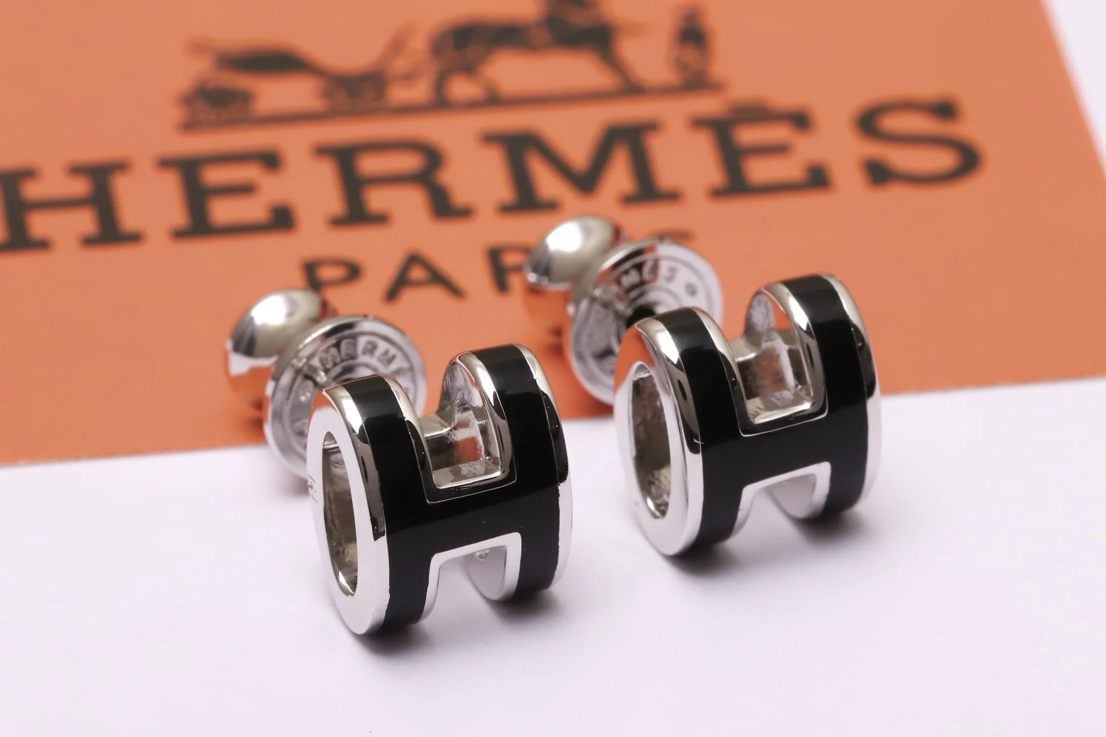 Pop H Mini Enamel Stud Earrings D12016630 — view 4