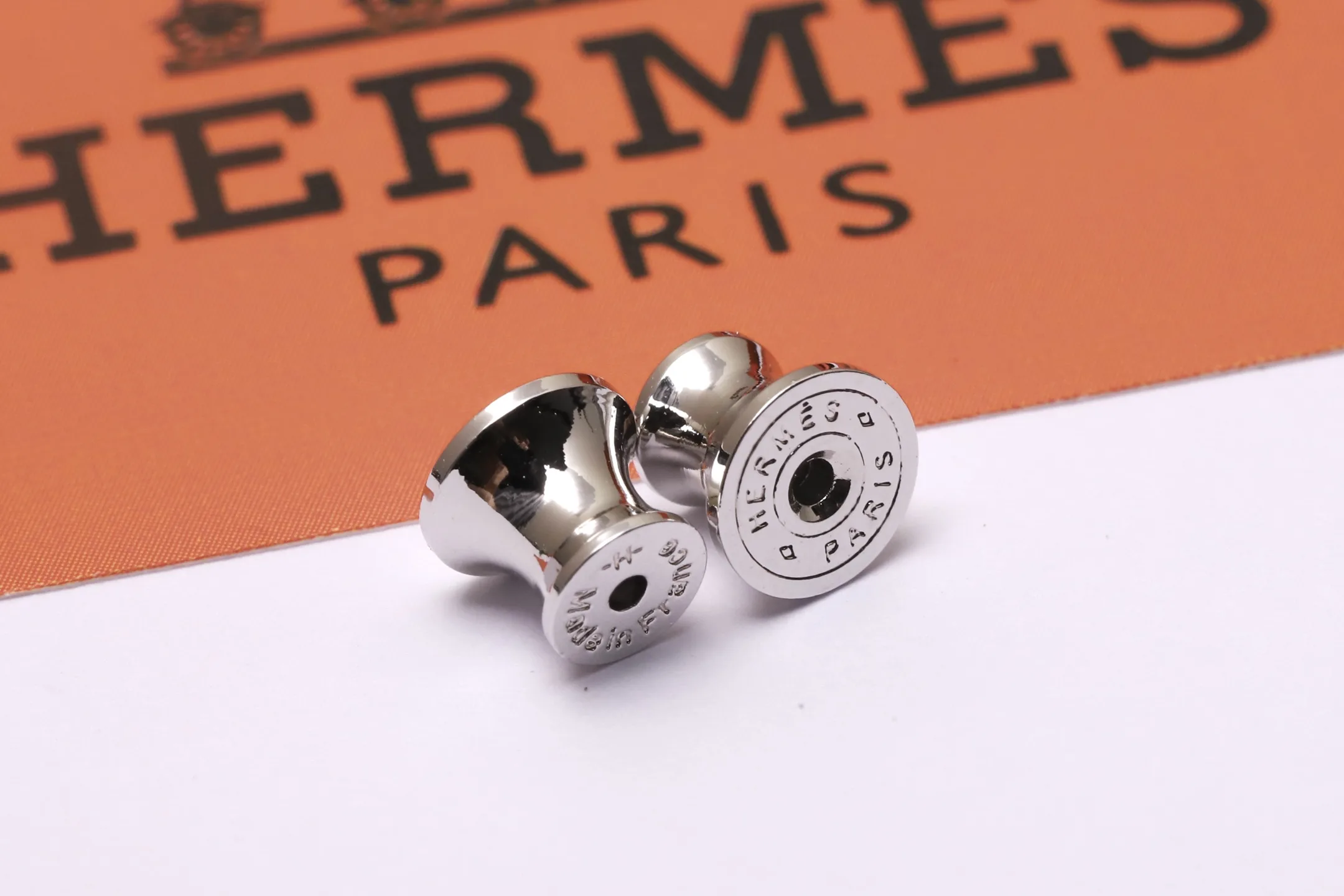 Pop H Mini Enamel Stud Earrings D12016630 — view 7