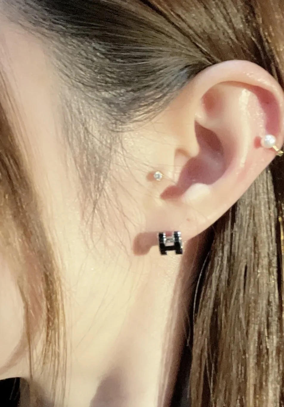 Pop H Mini Enamel Stud Earrings D12016630 — view 8