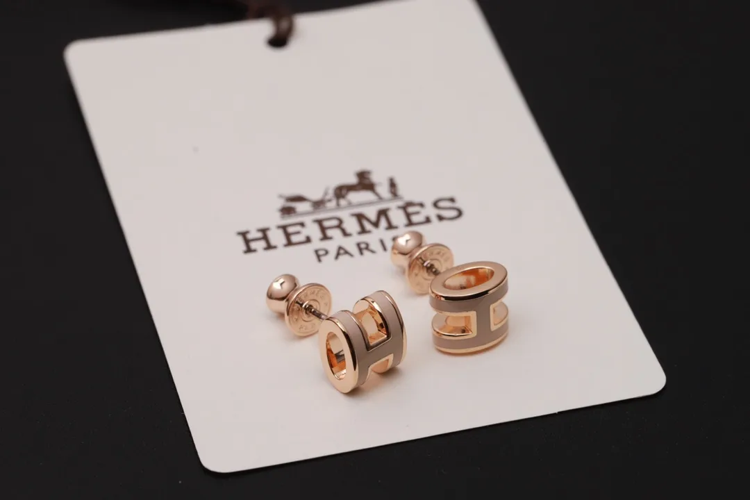 Mini Pop H Enamel Stud Earrings D12016627