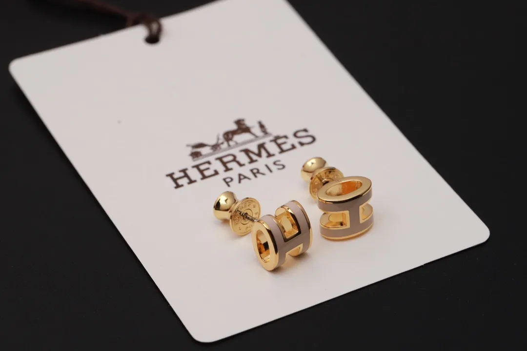 Mini Pop H Enamel Stud Earrings D12016627 — view 2