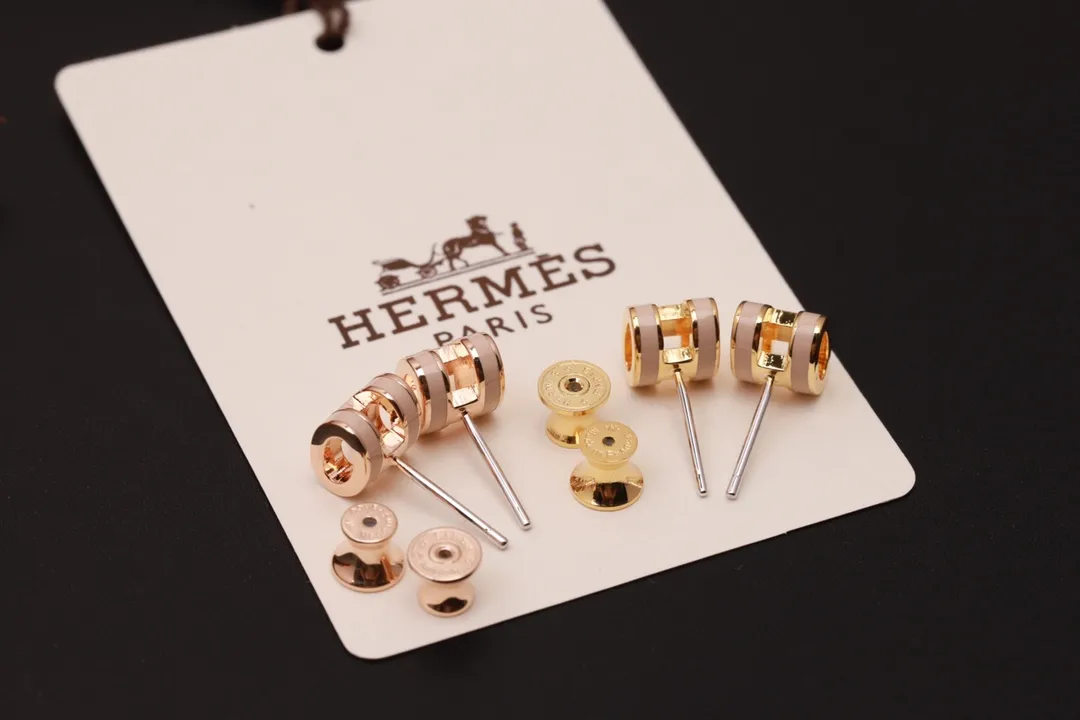 Mini Pop H Enamel Stud Earrings D12016627 — view 3
