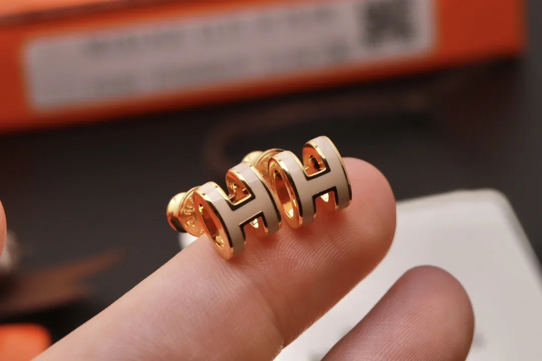 Mini Pop H Enamel Stud Earrings D12016627 — view 6