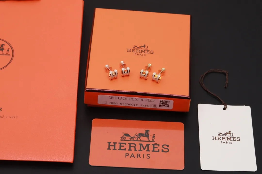 Mini Pop H Enamel Stud Earrings D12016627 — view 8