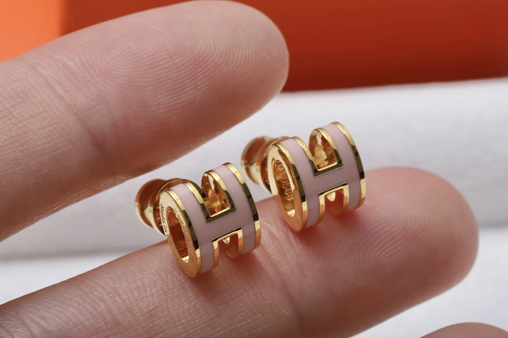 Mini Pop H Enamel Stud Earrings D12016533 — view 5