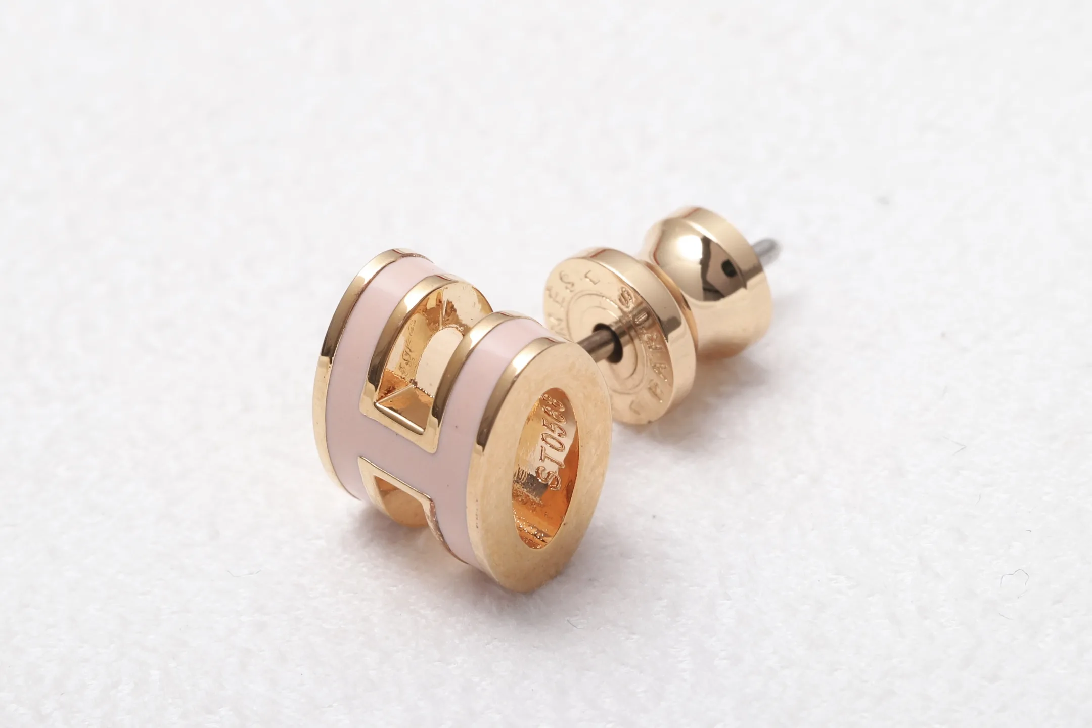 Mini Pop H Enamel Stud Earrings D12016533 — view 8