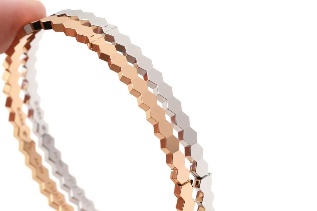 Bee My Love Honeycomb Diamond Bangle D23016593 — view 5