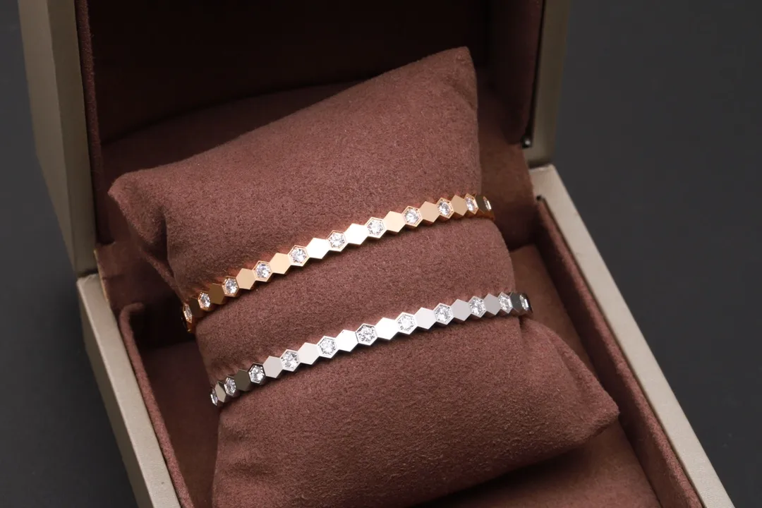 Bee My Love Honeycomb Diamond Bangle D23016593 — view 8
