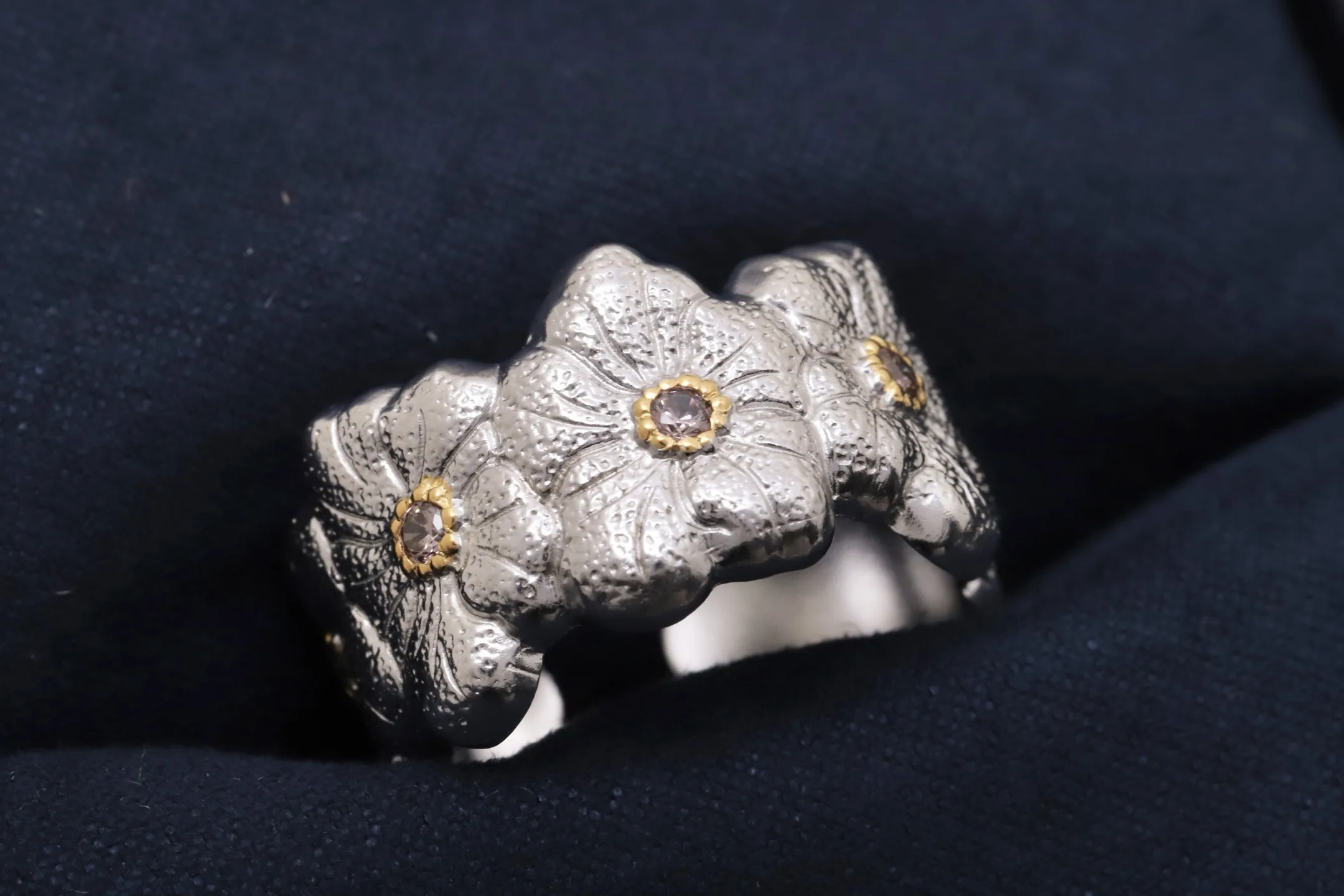 Gardenia Diamond-Set Floral Band Ring D39016856 — view 2