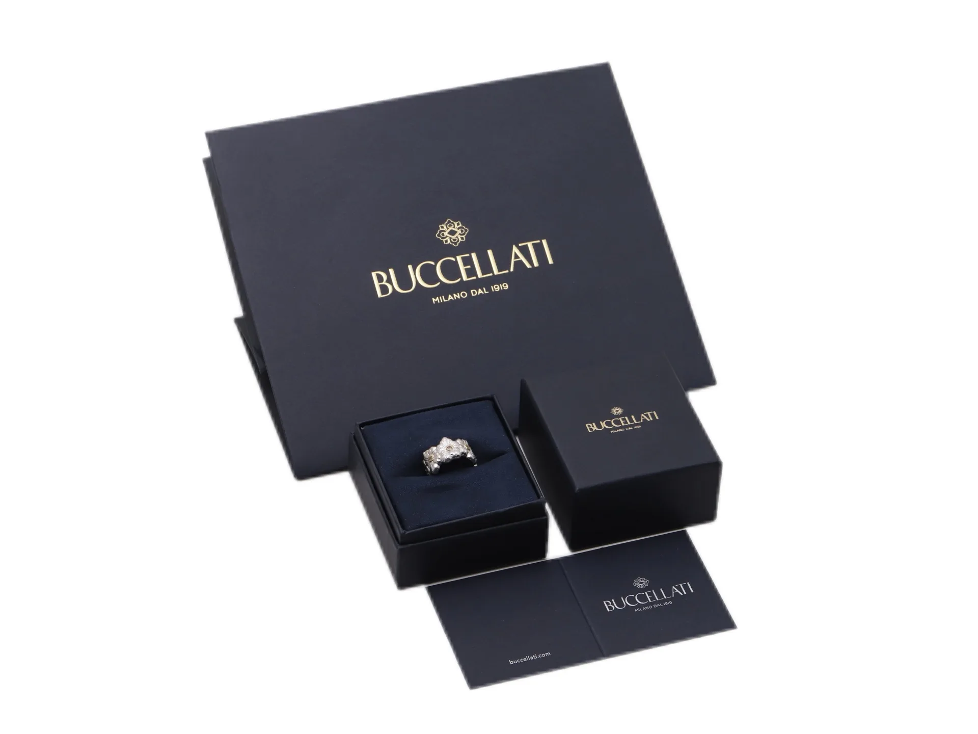 Gardenia Diamond-Set Floral Band Ring D39016856 — view 3