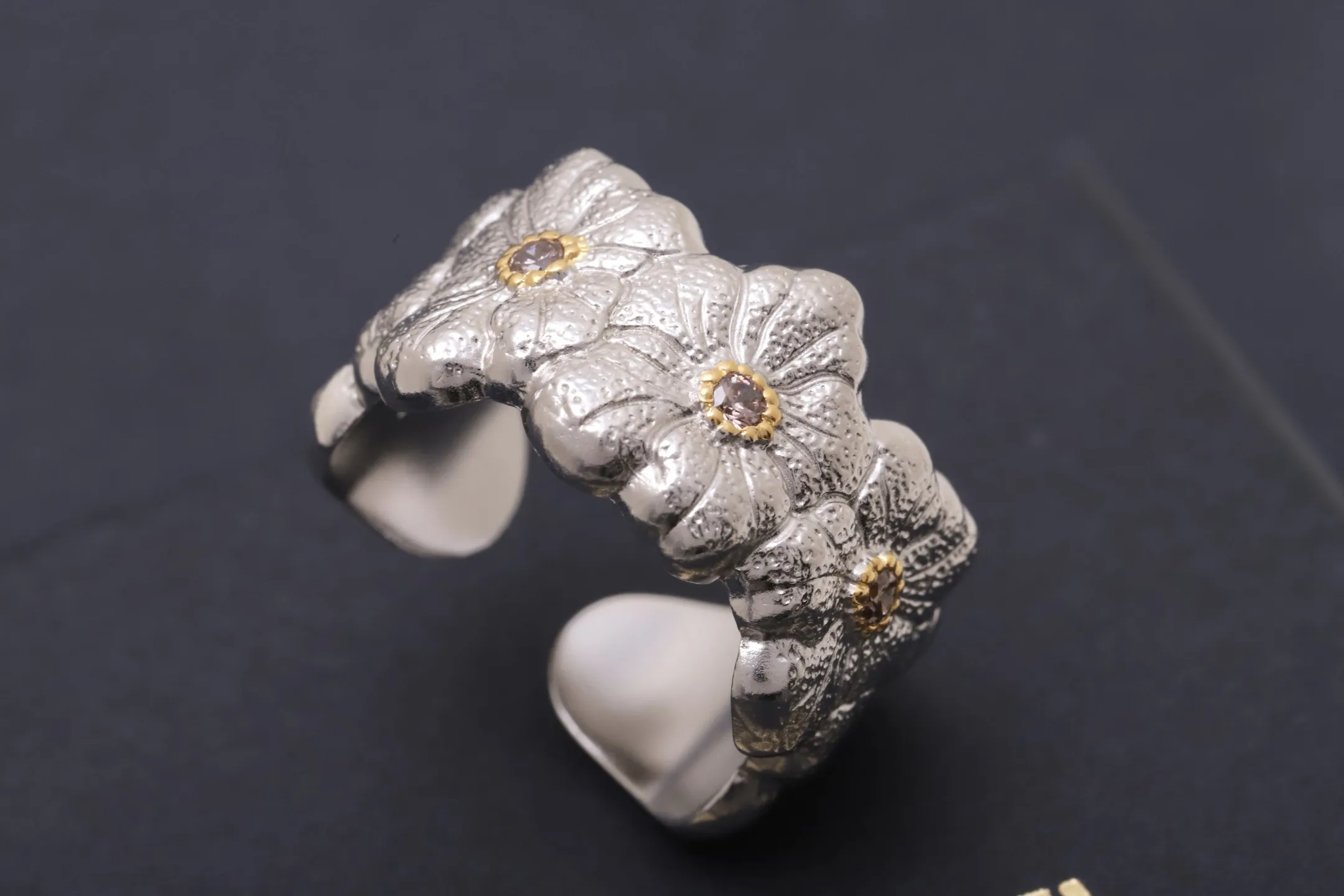 Gardenia Diamond-Set Floral Band Ring D39016856 — view 4