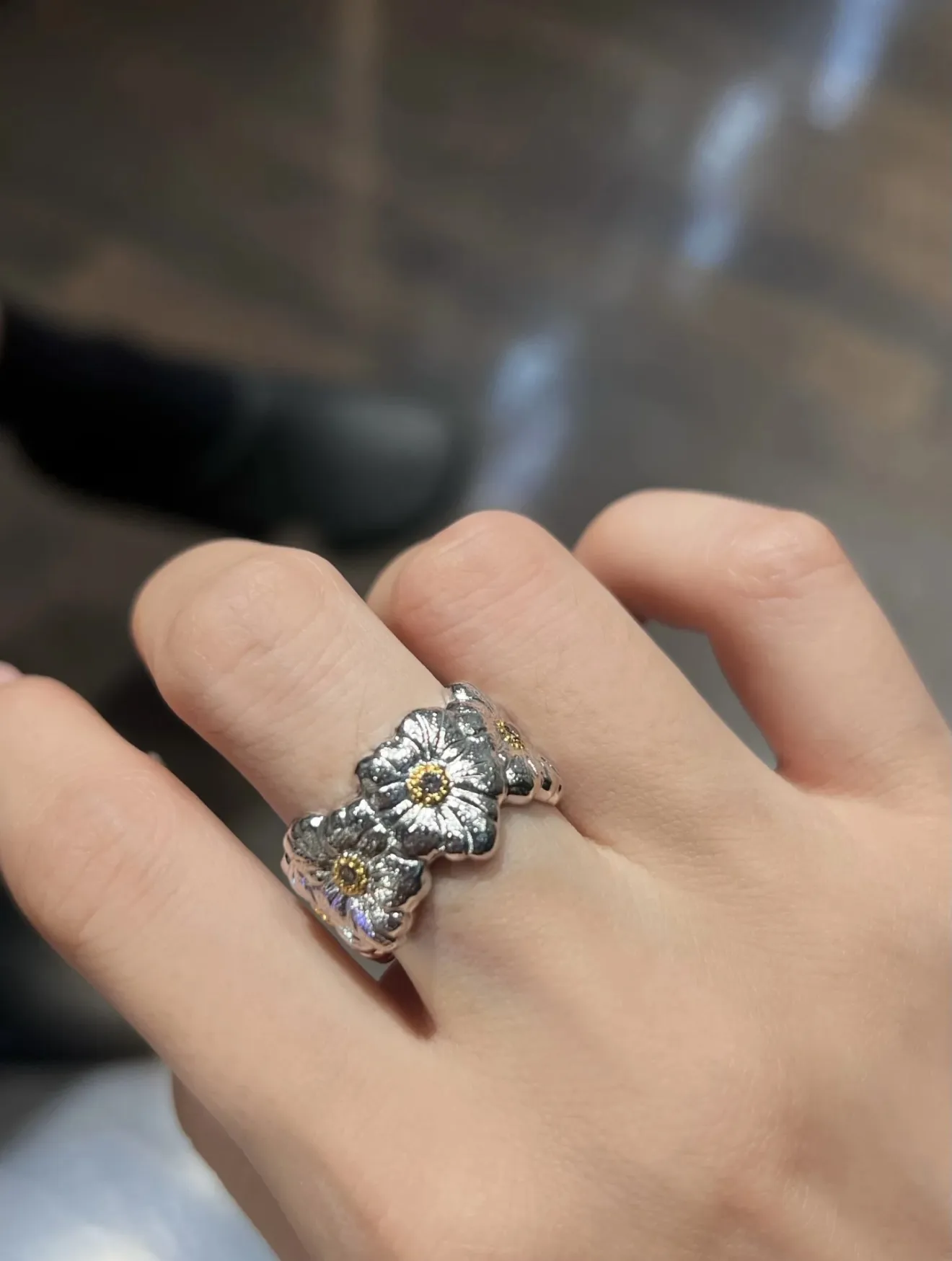 Gardenia Diamond-Set Floral Band Ring D39016856 — view 9