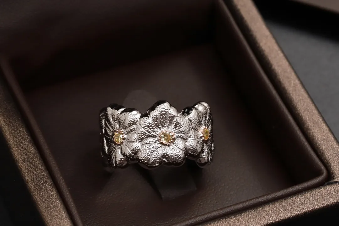 Blossoms Gardenia Textured Ring D39016853 — view 5
