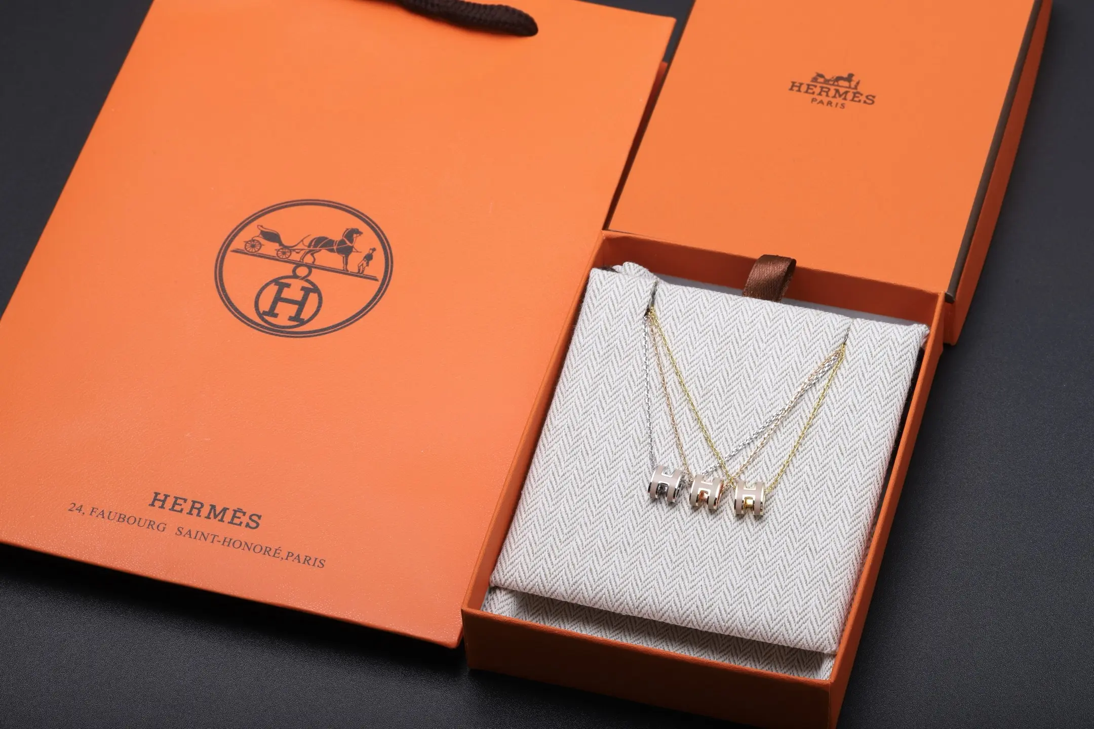 Pop H Mini Pendant Necklace D12017904 — view 2
