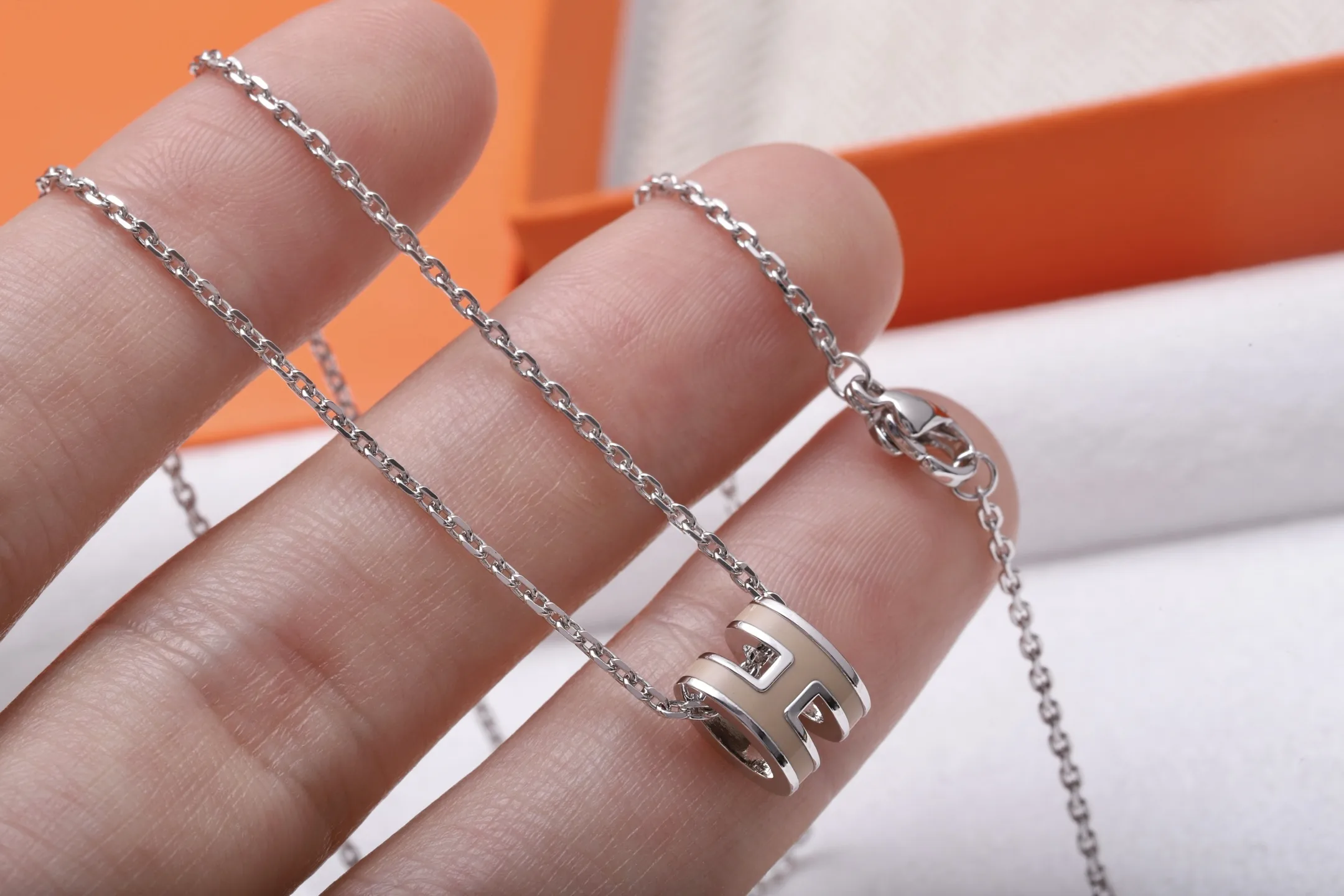 Pop H Mini Pendant Necklace D12017904 — view 4