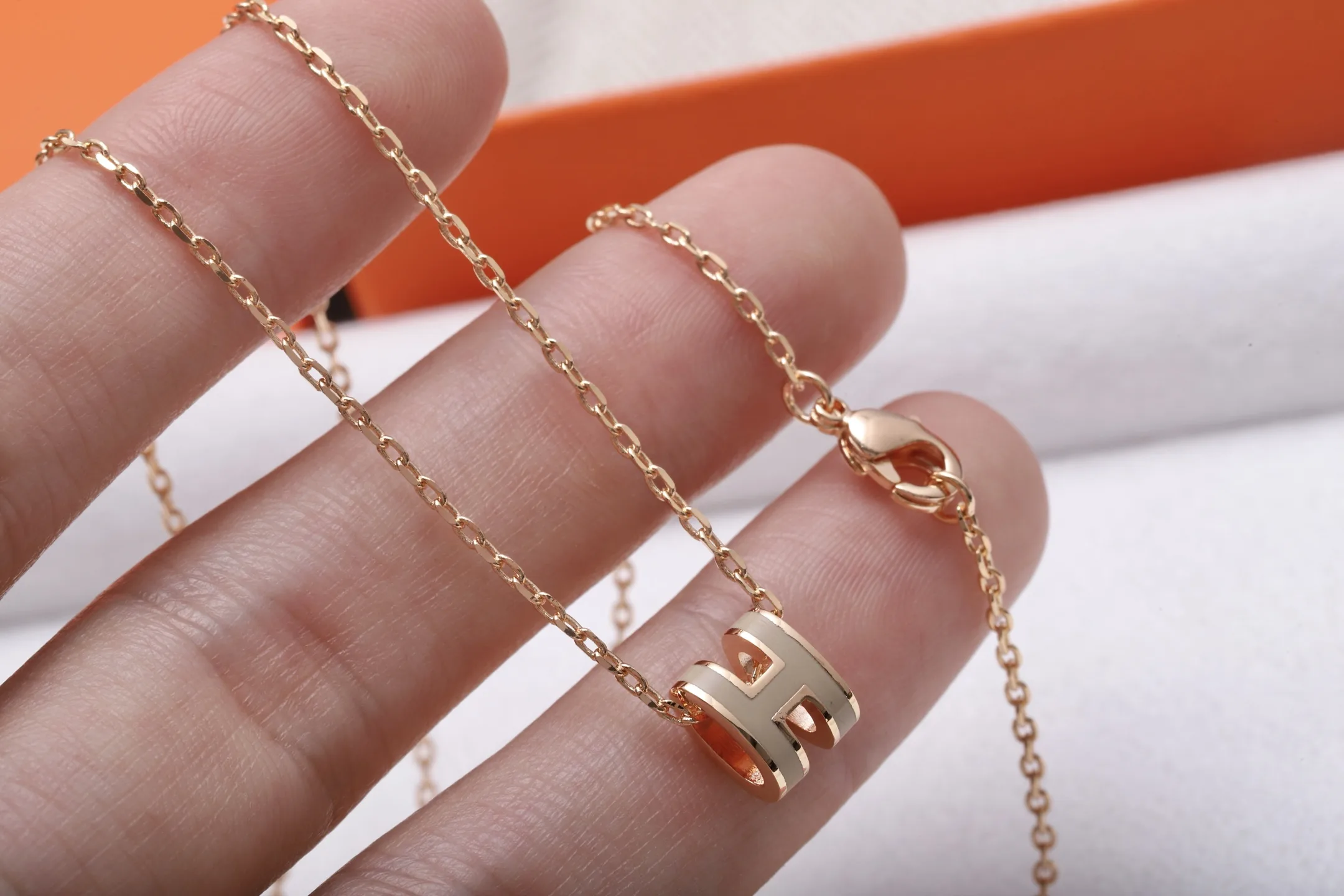 Pop H Mini Pendant Necklace D12017904 — view 5